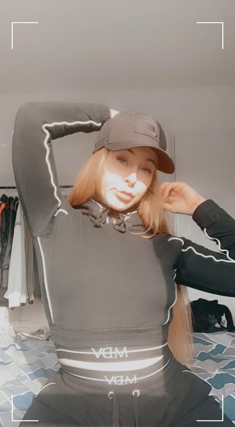 eighteenandlegal nudes onlyfans