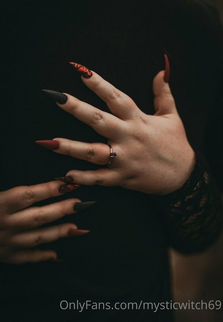 mysticwitch69 onlyfans leaks