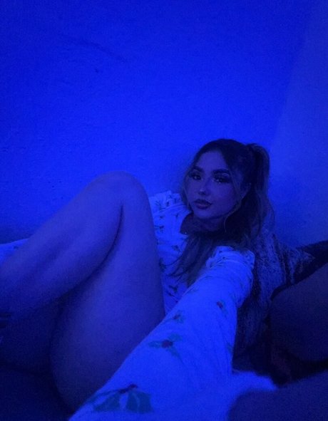 Gisselle Next Door onlyfans photos