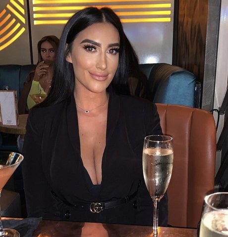 Kirstie V onlyfans nude pics