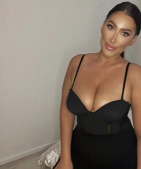 Kirstie V onlyfans mega