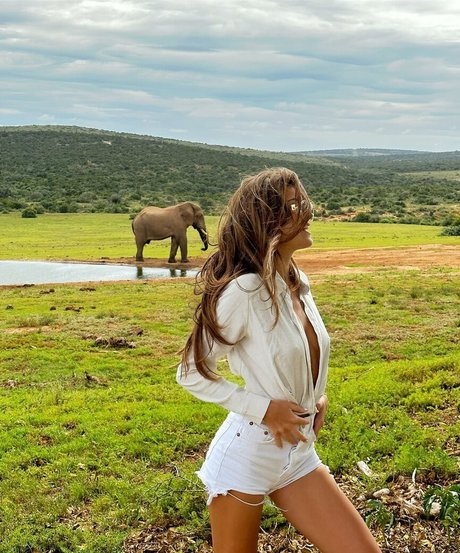 izemmania onlyfans nude content