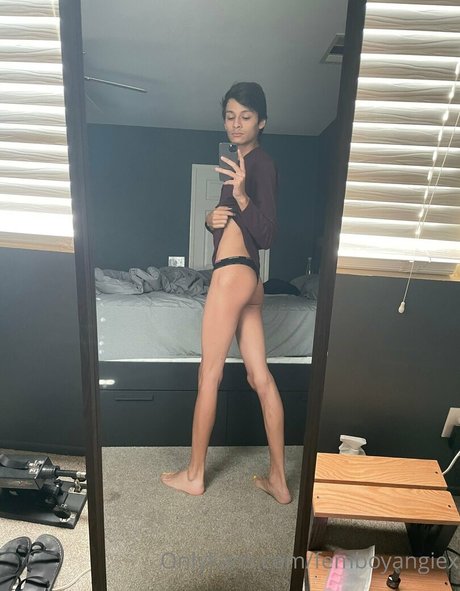 femboyangiesfeet onlyfans striptease