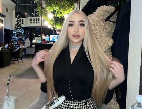 BlondieLana onlyfans model photos