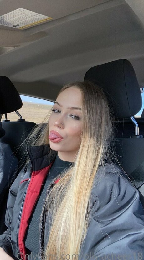 oliviacheer18 on onlyfans