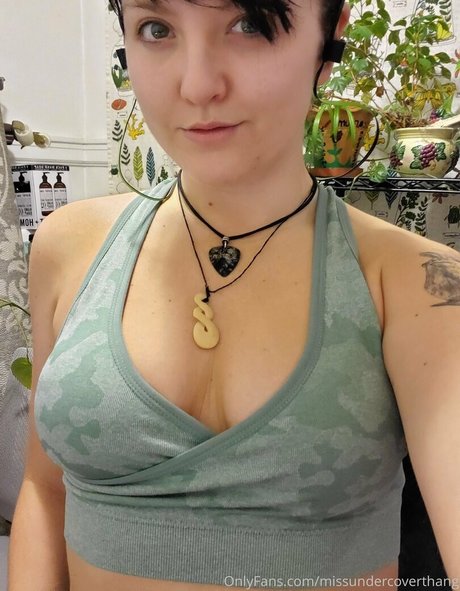 missundercoverthang porn onlyfans leak