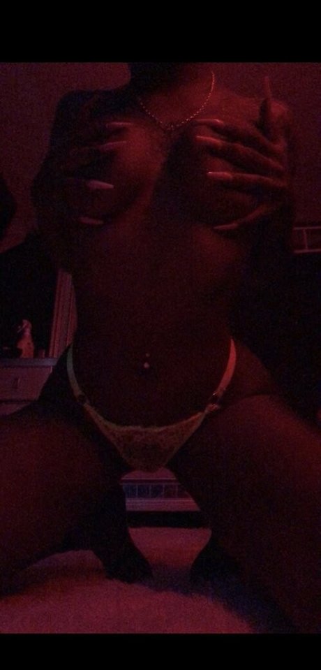 cocosiimone1 onlyfans picture