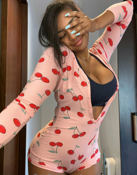 carolinneoliveira onlyfans nudes