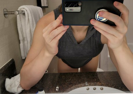 ariharlow nude only fans