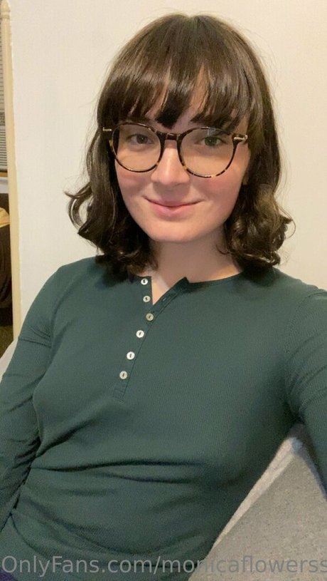 monicaflowerss onlyfans star