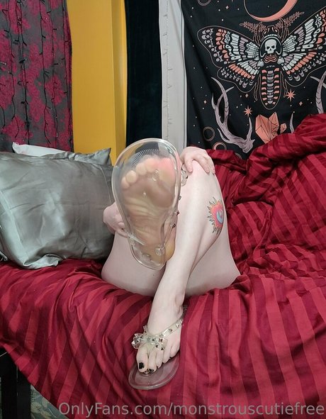 monstrouscutiefree onlyfans photo