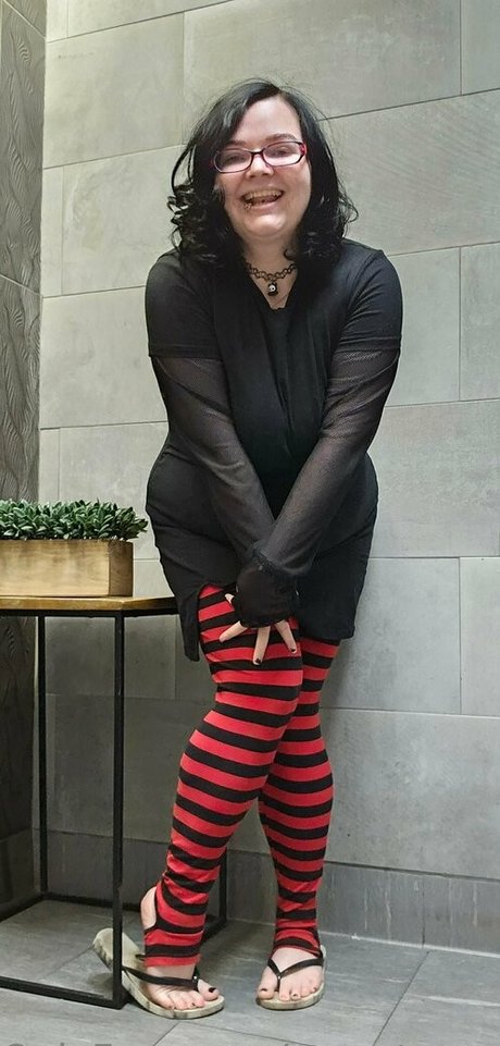 monstrouscutiefree onlyfans leaked photos