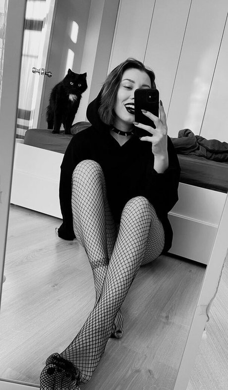 anya klemen onlyfans model