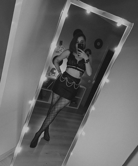 anya klemen onlyfans public photos