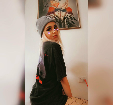 tinytemptress17 onlyfans creator