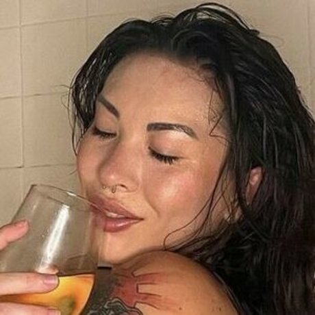 iris est2020 only fans xxx