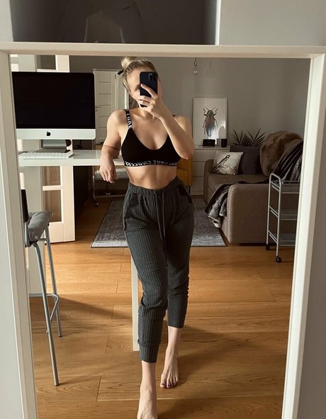 freeparrot ass onlyfans