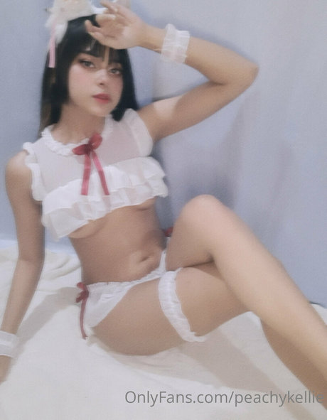 peachykellie onlyfans nude tits