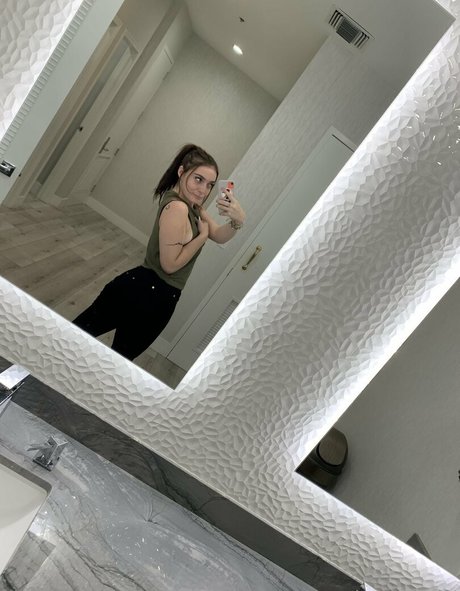 Hotwifechar leaked only fans