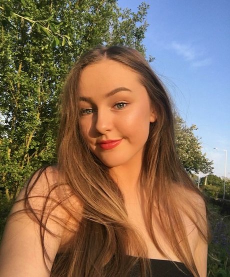 Helayna Birkett onlyfans leaks.