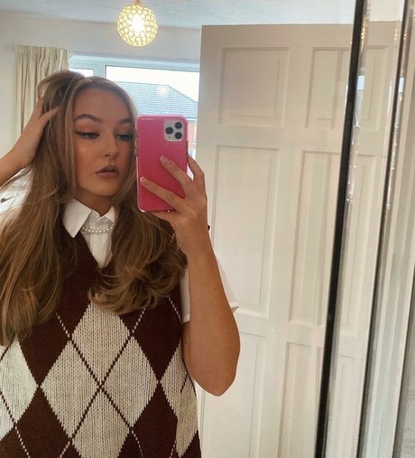 Helayna Birkett onlyfans nude content