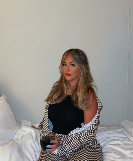 Helayna Birkett naked onlyfans leaked