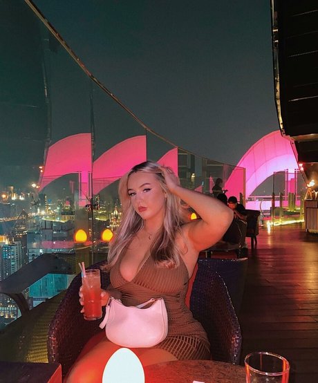 Helayna Birkett onlyfans model images