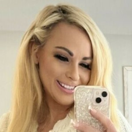 love misssarah unlocked leaks onlyfans