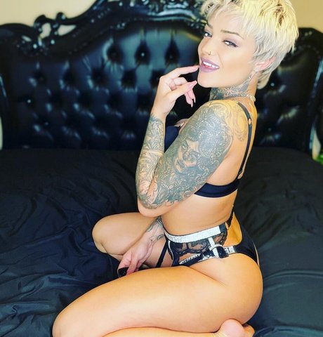 Kris Karson topless onlyfans