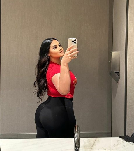 _isabelxx onlyfans model