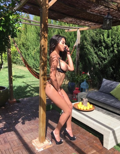 oliviaberzinc onlyfans mega