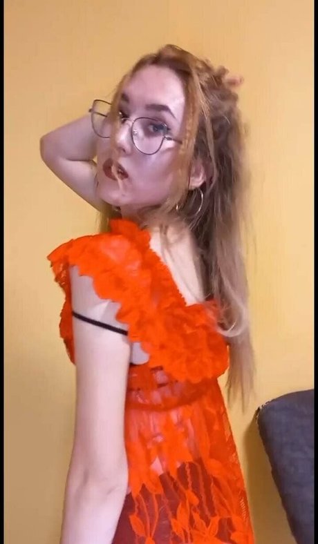 oksanamora onlyfans picture