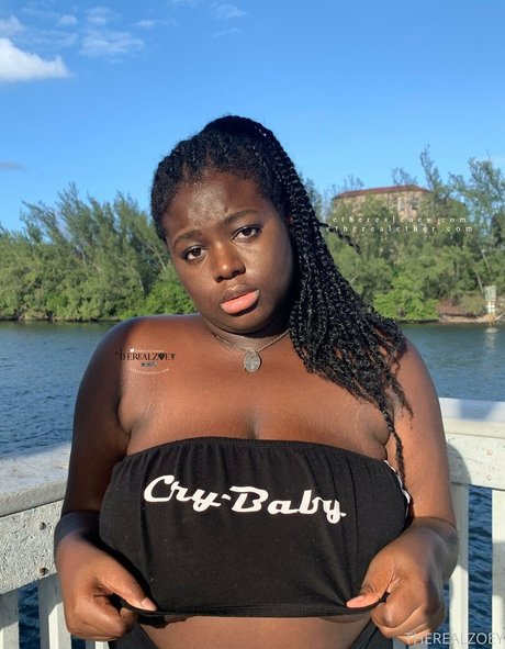 therealzoey onlyfans nude