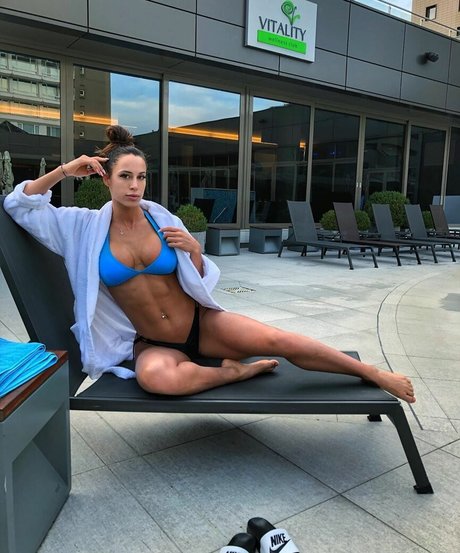 Vivien Hupczik onlyfans model photos