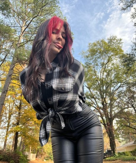 Sarah Lynne Marie onlyfans leaks