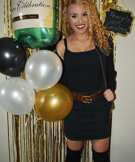 Caroline Wall onlyfans fotos