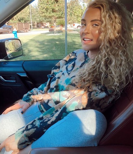 Caroline Wall onlyfans naked leaks