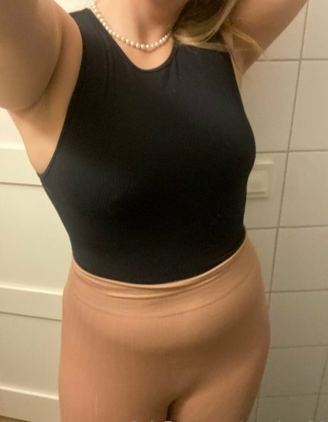 monicar96 onlyfans nudes