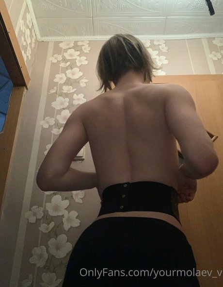 yourmolaev v nude onlyfans pics