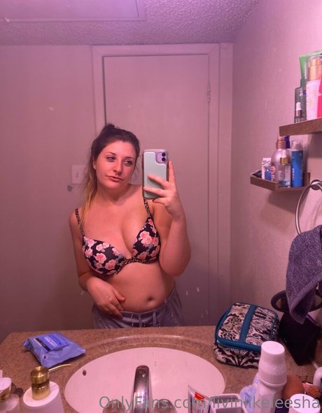 livinlikeleesha onlyfans model photos