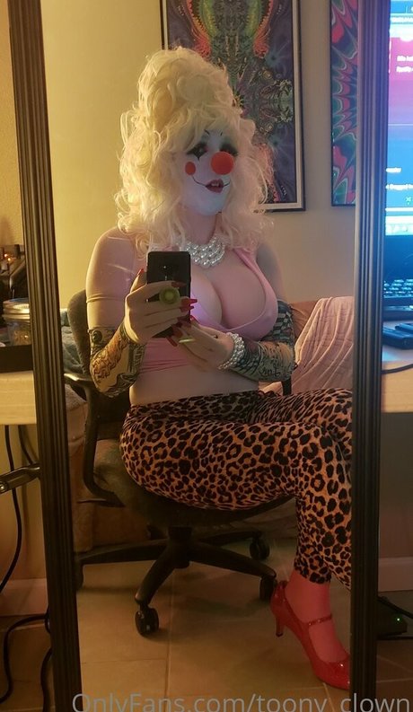 toony clown nude onlyfans
