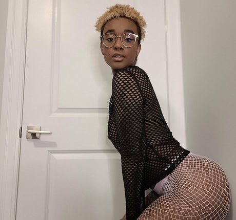 deedeebee96 onlyfans nude porn