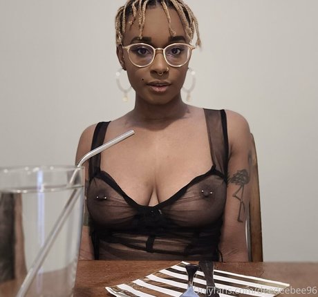 deedeebee96 onlyfans nude leaked