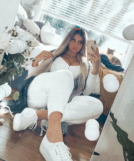 Chloe C onlyfans sex tape