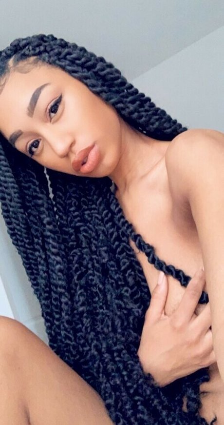 Nia Simone onlyfans striptease