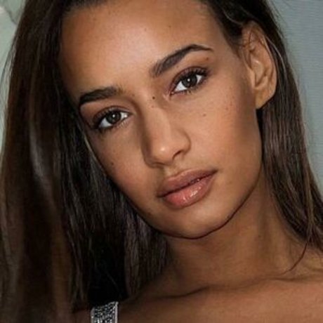 Gabby De Almeida Rinne en onlyfans