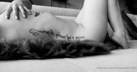 lonelymom1992 onlyfans nude content
