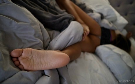 mollyscutetoes onlyfans photo