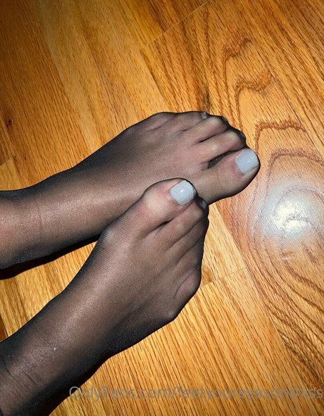 feetyoureyesonthiss onlyfans nude content