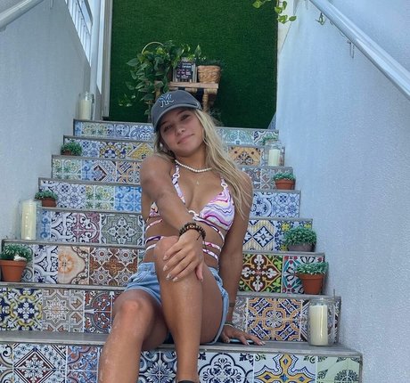 Isabella DuCharme onlyfans model